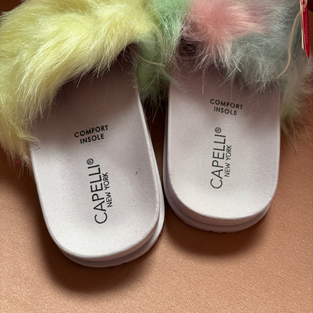 NWT Capelli New York Girls Multi Color Faux Fur Slide Rainbow Size 12-13 - Picture 2 of 3